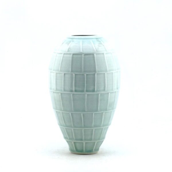 Porcelain vase H:23.5cm