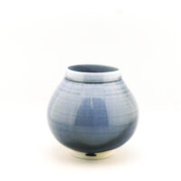 Bulbous vase h:17cm