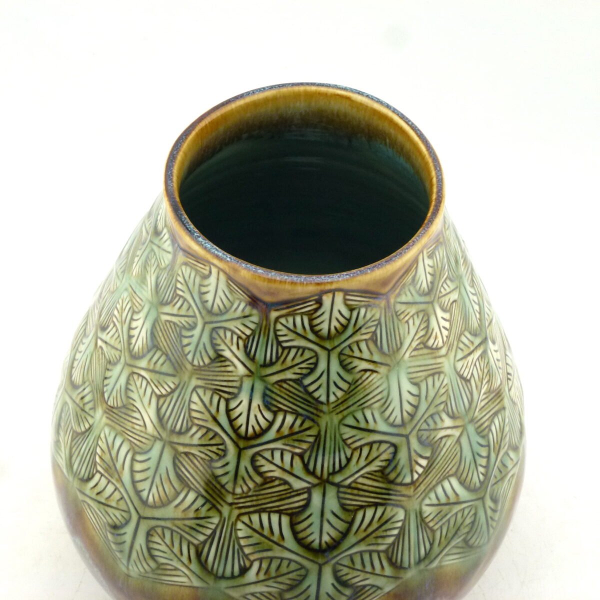 Medium Vase with detailed design - Image 2