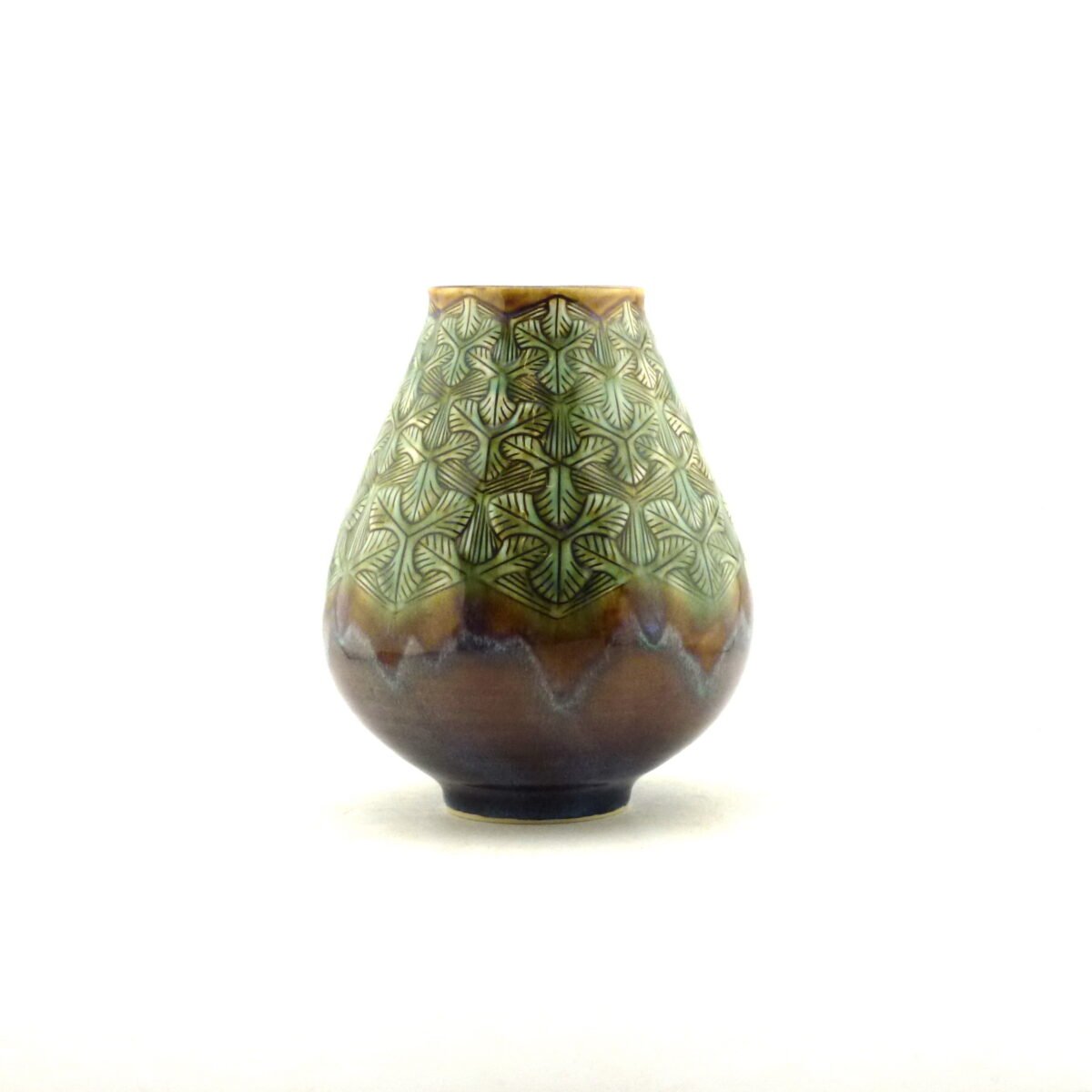 Medium Vase with detailed design - Image 3