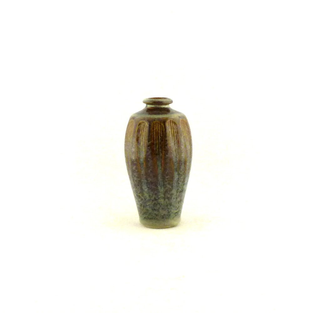 Tall fluted pot H:18cm