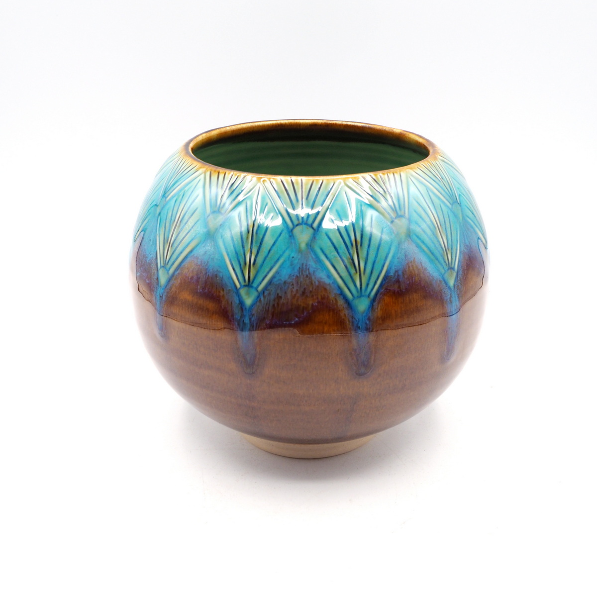 Rounded pot
